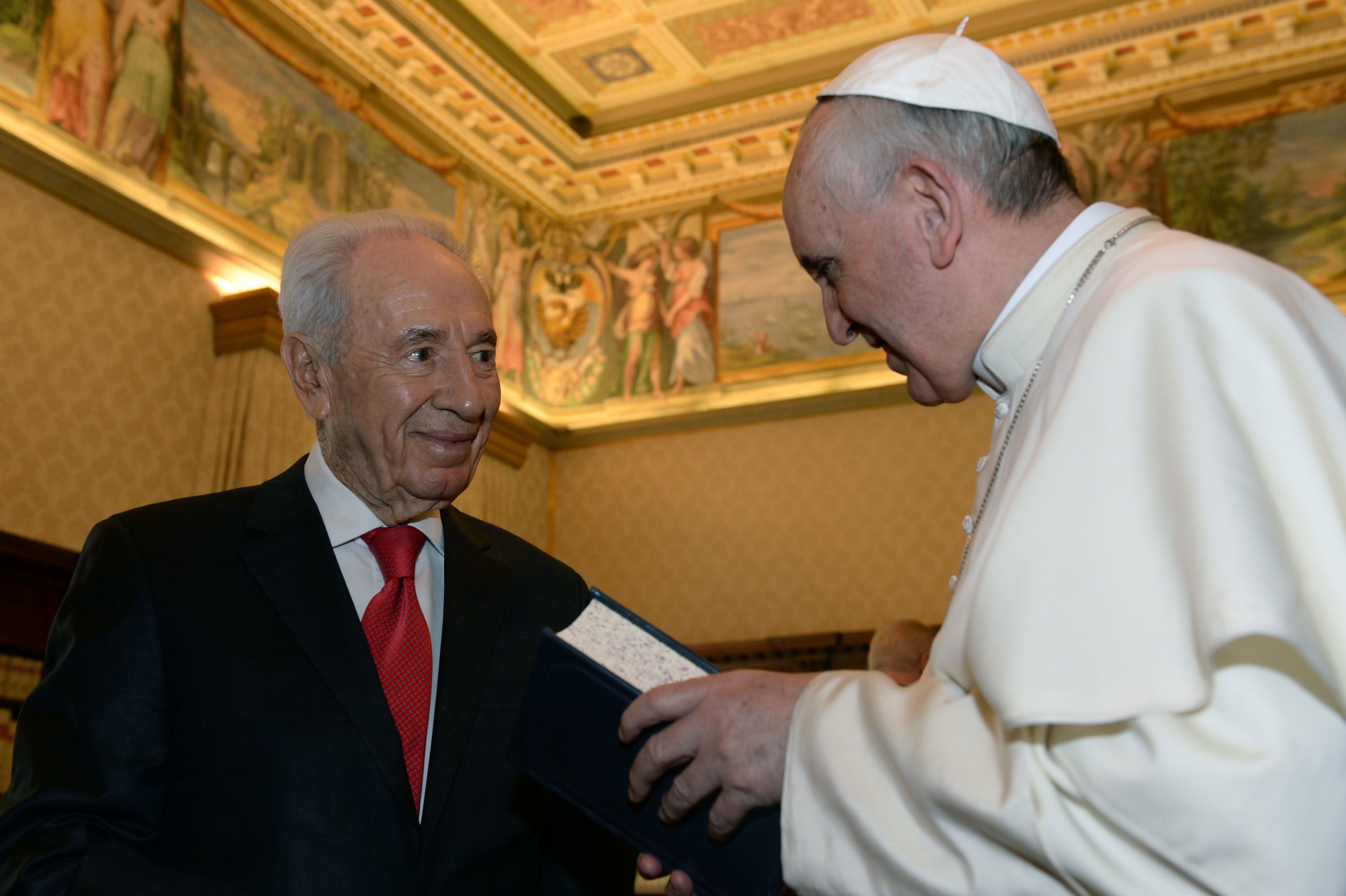 Israel Cấm Cờ Bạc Nhưng Vatican Lại Cho Phép? - Khám Phá Sự Đối Kháng Giữa Hai Quốc Gia